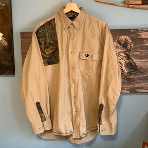 Mossy Oak Apparel shooting shirt. Khaki  Shoulder patch for added protection.